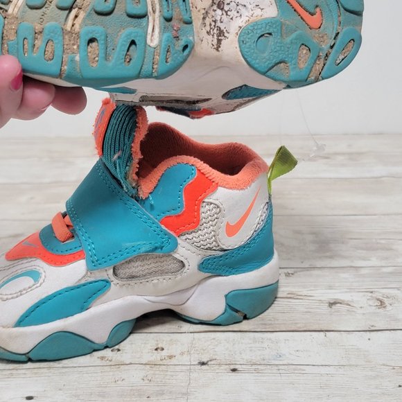 Nike Kids Air Speed Turf Training Shoes White/Aqua/Mango Size 6C, UK 5.5, EUR 22 - Picture 4 of 10